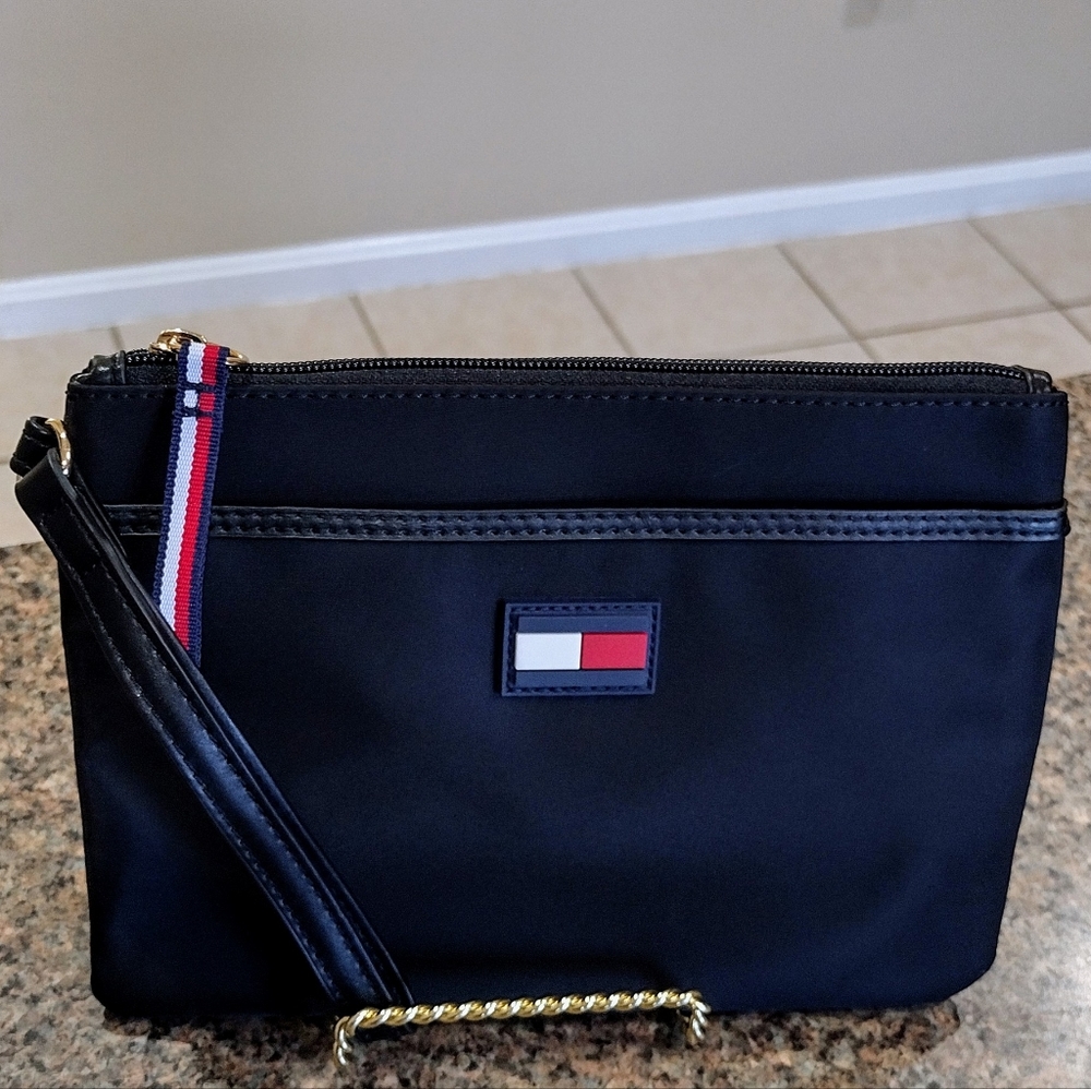 NWOT Tommy Hilfiger Black  Wristlet